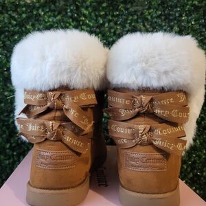 Juicy Couture Brown Boots with White Fur Trim